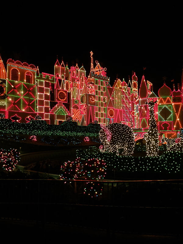 Christmas in Disneyland, Christmas in Disneyland 2017, Disneyland 2017, Disneyland It's a Small World