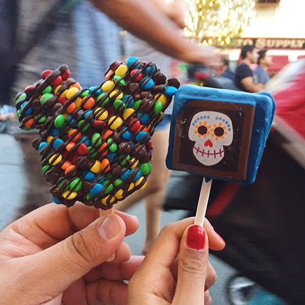 Christmas in Disneyland, Christmas in Disneyland 2017, Disneyland 2017, Disneyland Main Street, Disneyland Candy Palace